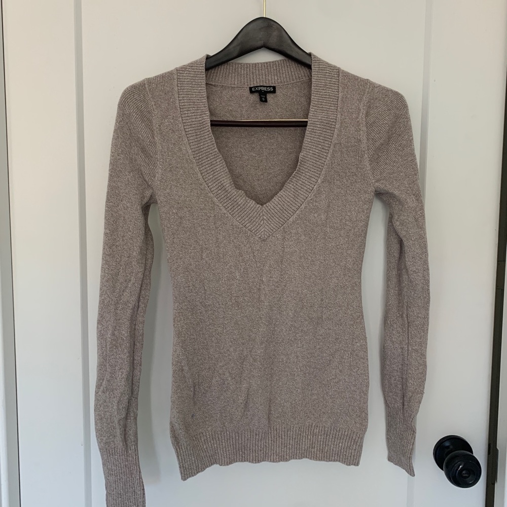 Woman’s EXPRESS taupe fitted sweater